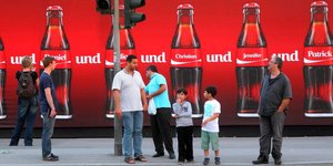 Ein große Coca-Cola-Werbung