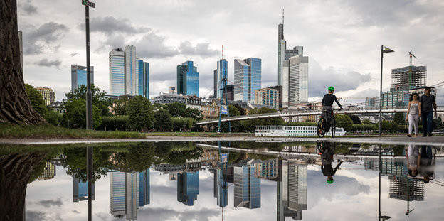 Die Skyline Frankfurts mit den Banken-Türmen