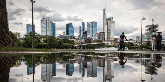 Die Skyline Frankfurts mit den Banken-Türmen