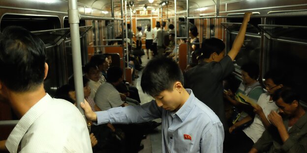 UBahnfahren in Pjöngjang Die Führer fahren BVG taz.de