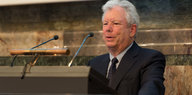 Richard Thaler spricht ins Mikrofon