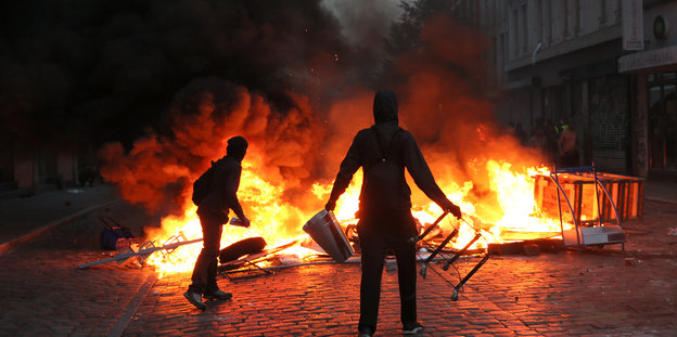 Brennende Barrikade bei G20 Protest