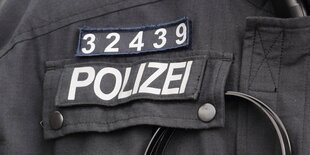 Polizist mit Kennnummer