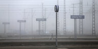 Der Leipziger Bahnhof im Nebel