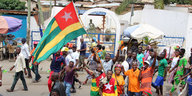 Bunte Demonstration gegen Togos Präsidenten