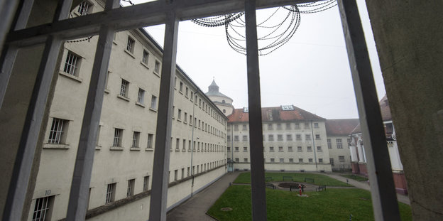 Blick aus einer Gefängniszelle