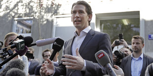 Sebastian Kurz nach seiner Stimmabgabe in Wien