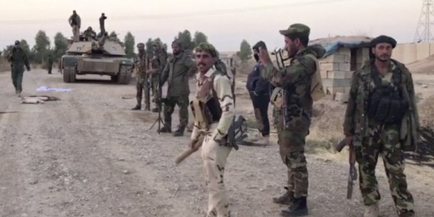 irakische Soldaten südlich von Kirkuk