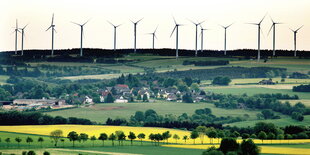 Windräder in der Landschaft