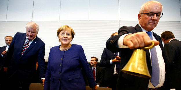 Angela Merkel zwischen Horst Seehofer und Volker Kauder