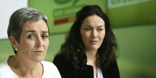 Die Spitzenkandidatin Ulrike Lunacek (l.) und Bundessprecherin Ingrid Felipe