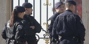 Polizei bewacht das Anwesen des Unternehmers Ivica Todorovic