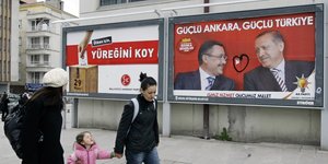 Gökcek und Erdogan auf einem Plakat während des Wahlkampfs 2009