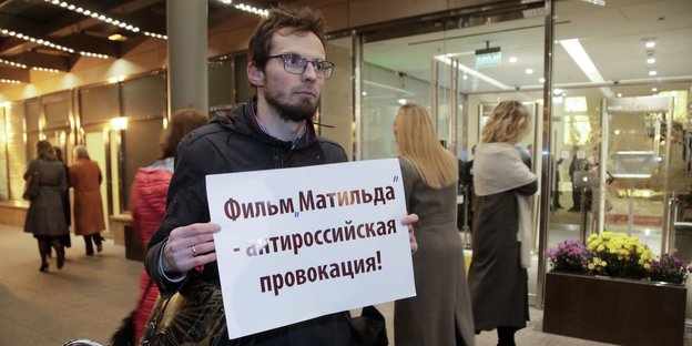 "Der Film Matilda ist eine antirussische Provokation": Protest vor dem Mariinski-Theater am Montag in St.Petersburg