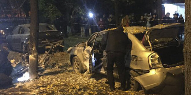 Polizisten am Ort des Anschlages am Mittwoch abend in Kiew