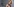 Diane Krüger betrachtet sich in einem Spiegel