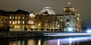 das Haus der Deutschen Parlamentarischen Gesellschaft im dunklen