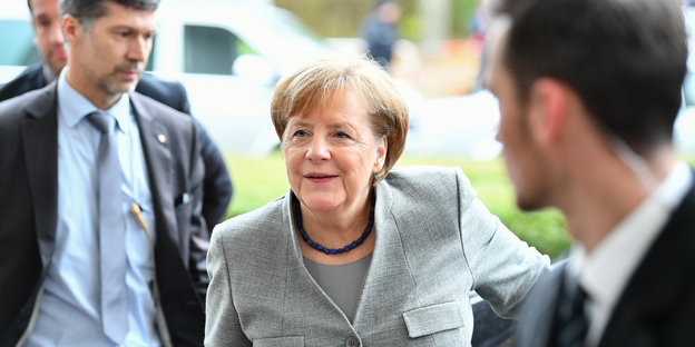Angela Merkel kommt zur Sondierungsrunde am Sonntag