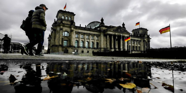 der Reichstag im Regen