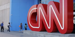 CNN-Logo vor dem Hauptsitz in Atalanta