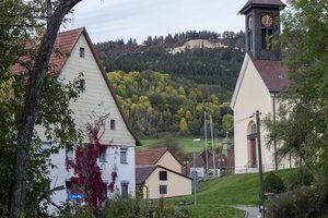 Blick ins Dorf Ratshausen auf der Schwäbischen Alb