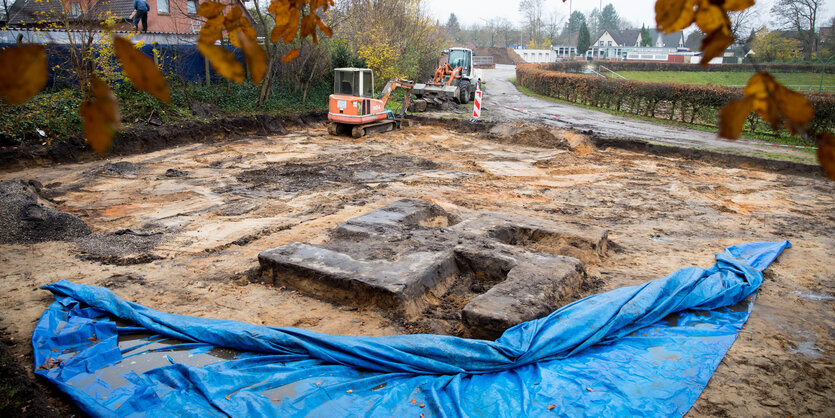 Hakenkreuz aus Beton