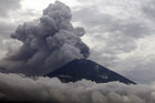 Qualmwolken über Mount Agung