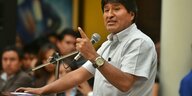 Ein Mann am Mikro, Evo Morales