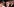 Michael Flynn steht zwischen zwei Männern