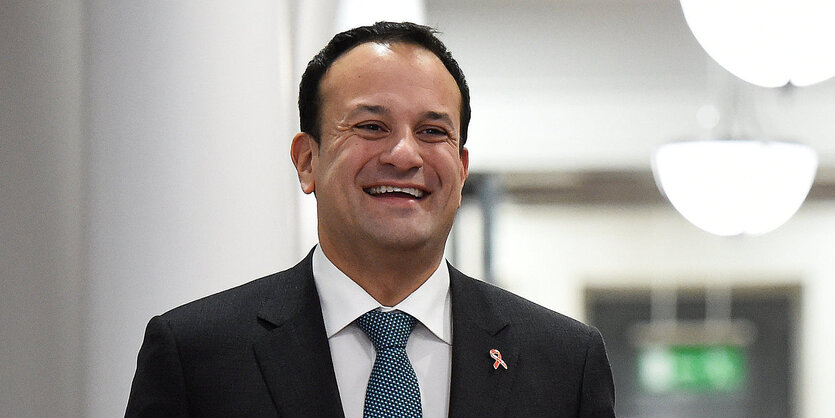 Irlands Regierungschef Leo Varadkar in einem Flur