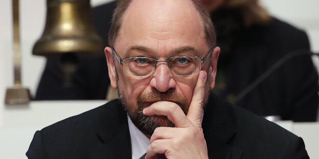 Martin Schulz in Denkerpose