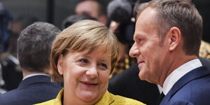 Merkel lächelt Tusk an