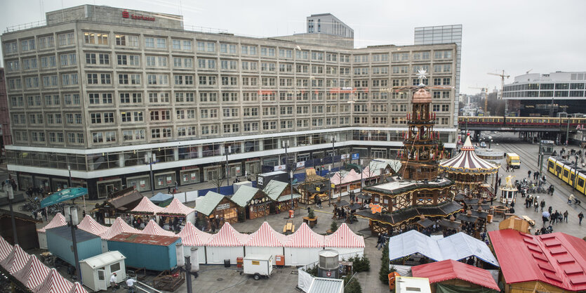 Ein Weihnachtsmarkt von oben