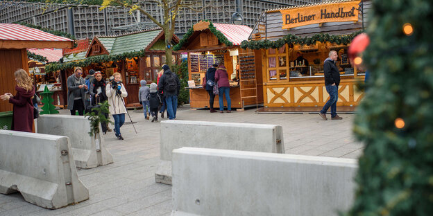 Poller schützen den Weihnachtsmarkt am Breitscheidplatz