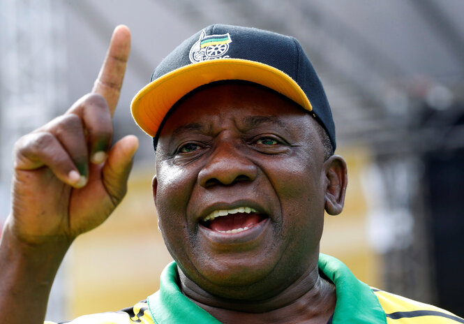 Cyril Ramaphosa macht eine Geste