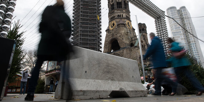 Sicherheitspoller am Breitscheidplatz