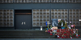 Blumen und Kerzen am Breitscheidplatz