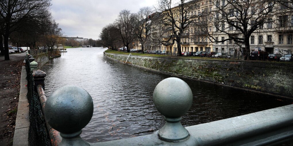 Blick von der Admiralsbrücke auf den Landwehrkanal