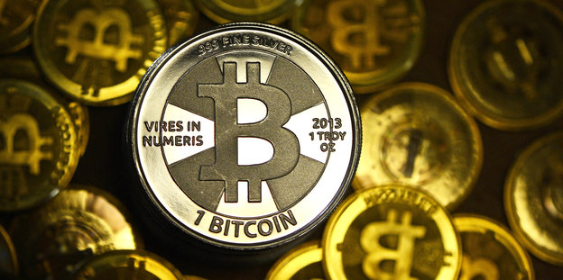 Mehrere Münzen mit dem Bitcoinsymbol