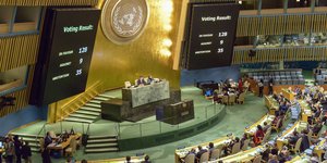 Blick auf das Podium der UN-Hauptversammlung