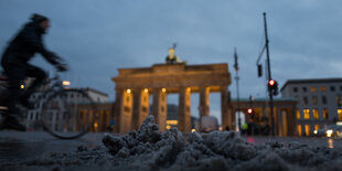 Radler vor dem Brandenburger Tor