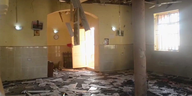Der verwüstete Raum einer Moschee nach einem Selbstmordattentat