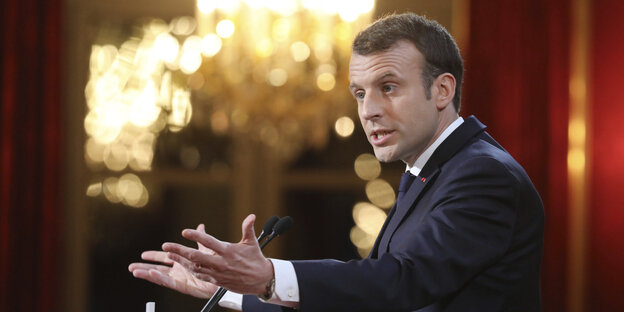 Emmanuel Macron bei seiner Neujahrsansprache in paris
