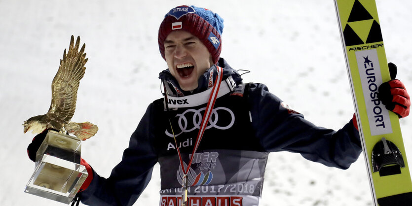 Ein Mann jubelt, es ist Kamil Stoch