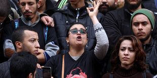 Demonstrant*innen in Tunis