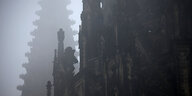 Der Kölner Dom im Nebel