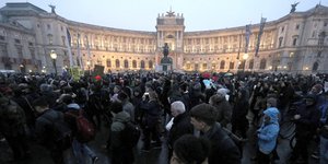 Aus Protest gegen die neue rechtskonservative Regierung in Österreich gehen am 13.01.2018 in Wien (Österreich) mehrere tausend Menschen auf die Straße.