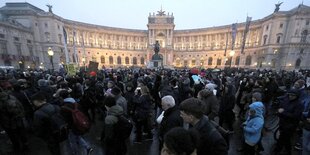 Aus Protest gegen die neue rechtskonservative Regierung in Österreich gehen am 13.01.2018 in Wien (Österreich) mehrere tausend Menschen auf die Straße.