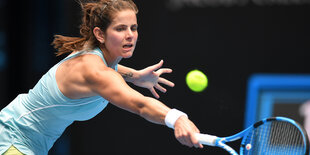 Julia Görges rennt zu einem Ball