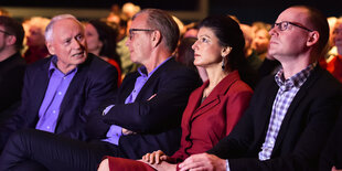 Die Linke Politiker Oskar Lafontaine, Dietmar Bartsch, Sahra Wagenknecht und Matthias Höhn nehmen im Kosmos in Berlin am Jahresauftakt "Aufbruch für soziale Sicherheit" der Linken teil